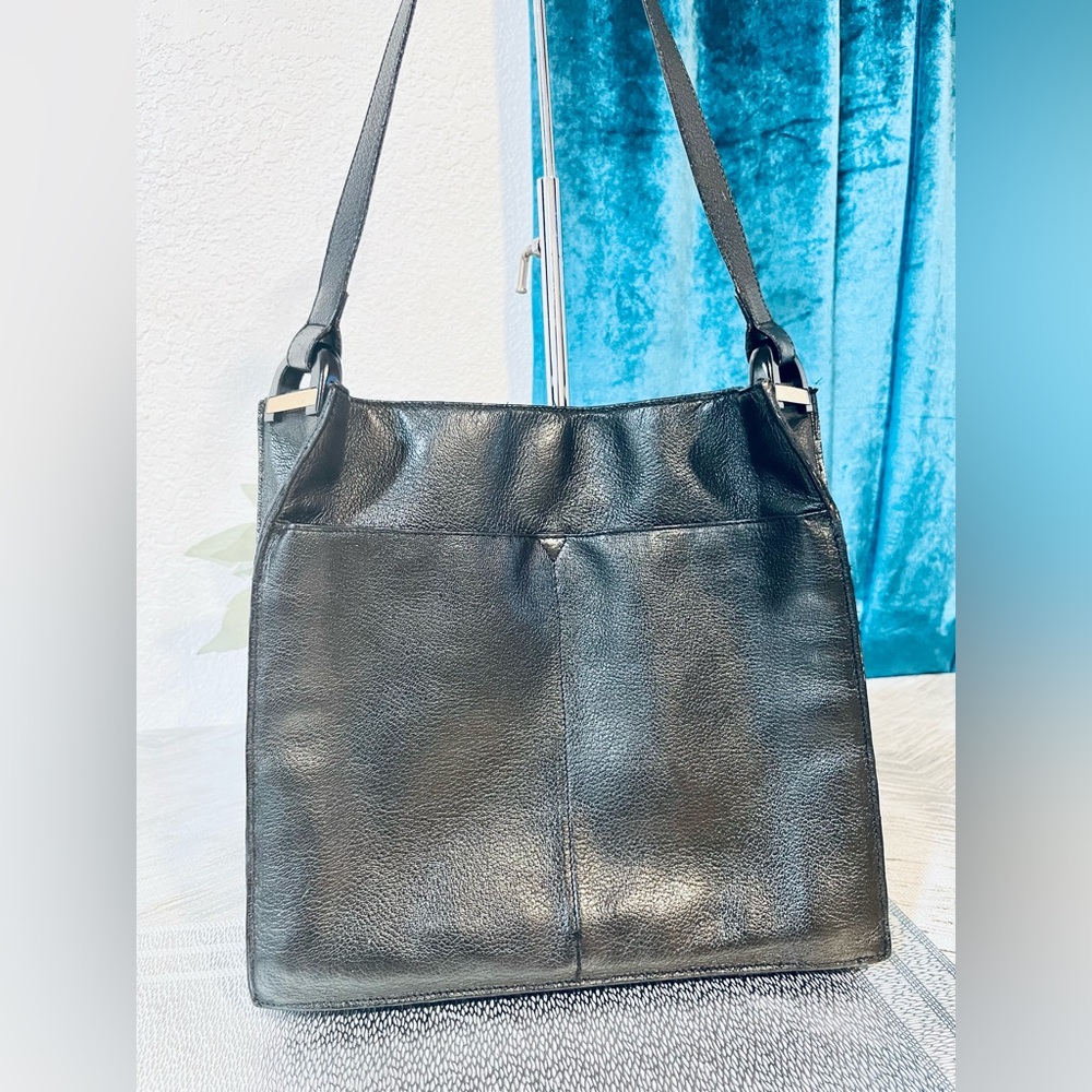 Gucci black leather shoulder bag